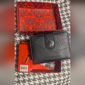 Stone Mountain Black Leather Card Holder